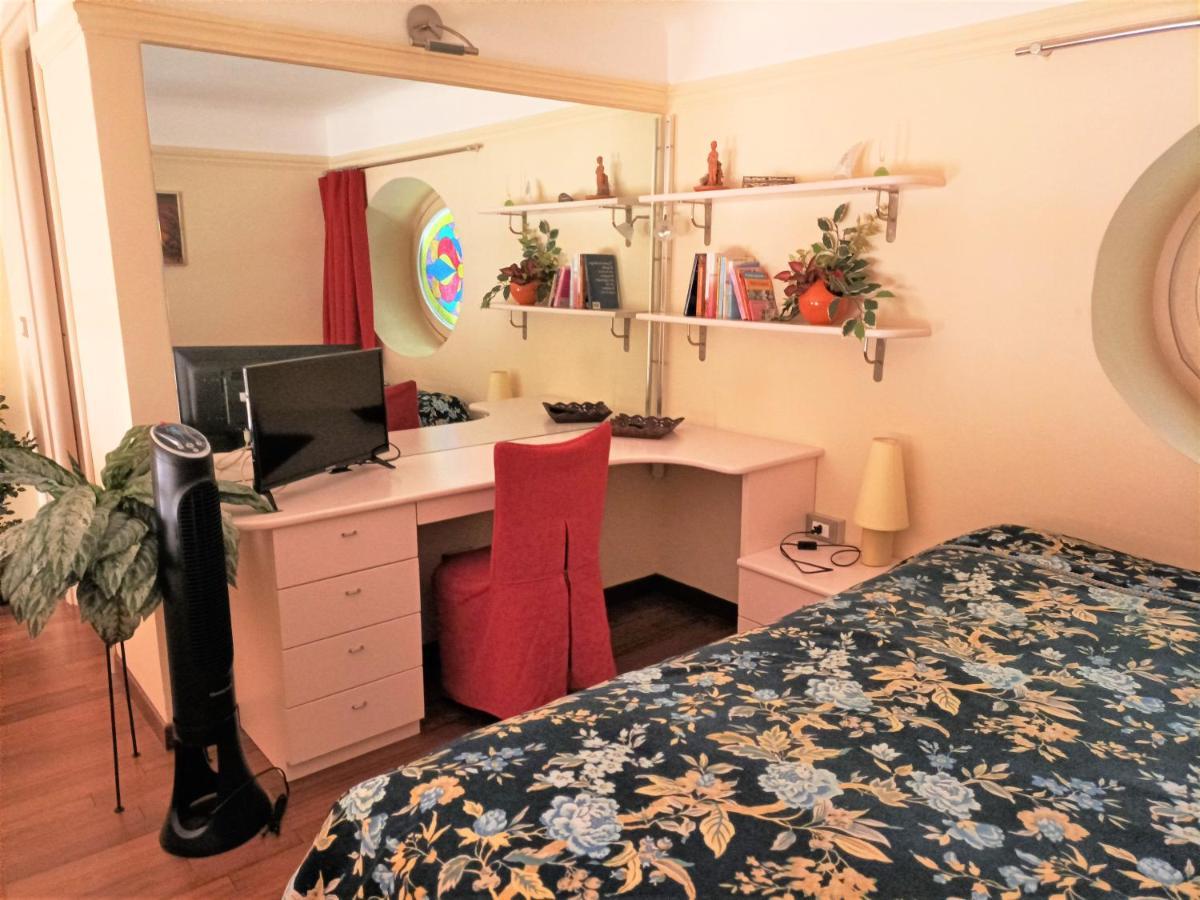 Casa Alexandra In Centro E A Pochi Passi Dal Mare Apartment Империа Екстериор снимка