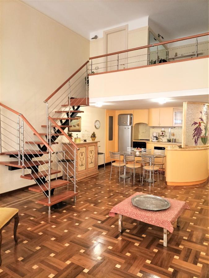 Casa Alexandra In Centro E A Pochi Passi Dal Mare Apartment Империа Екстериор снимка